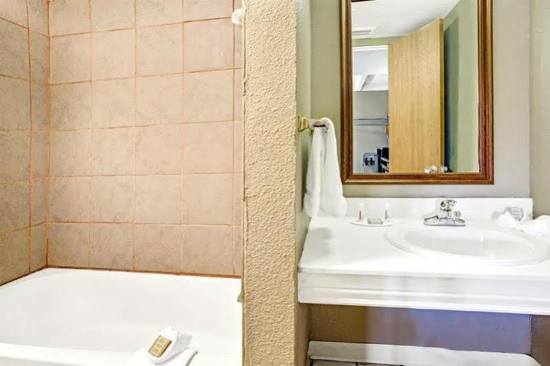 Rodeway Inn Denver Downtown Exterior photo